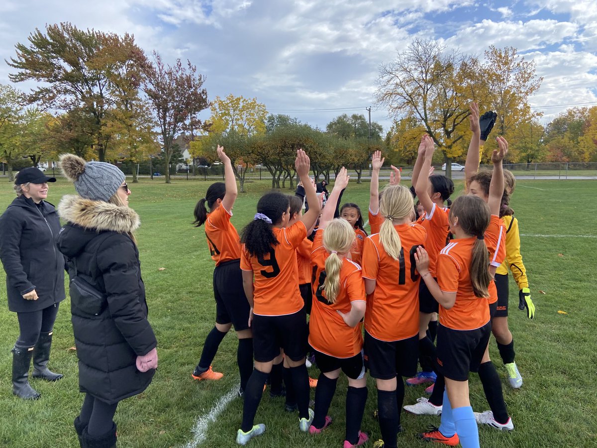 lisakdumont's tweet photo. U12 ⁦@Ridley_College⁩ girls soccer team in action on this blustery fall day! #RidleyLS ⁦@RidleyAthletics⁩ https://t.co/N5qer1oaac