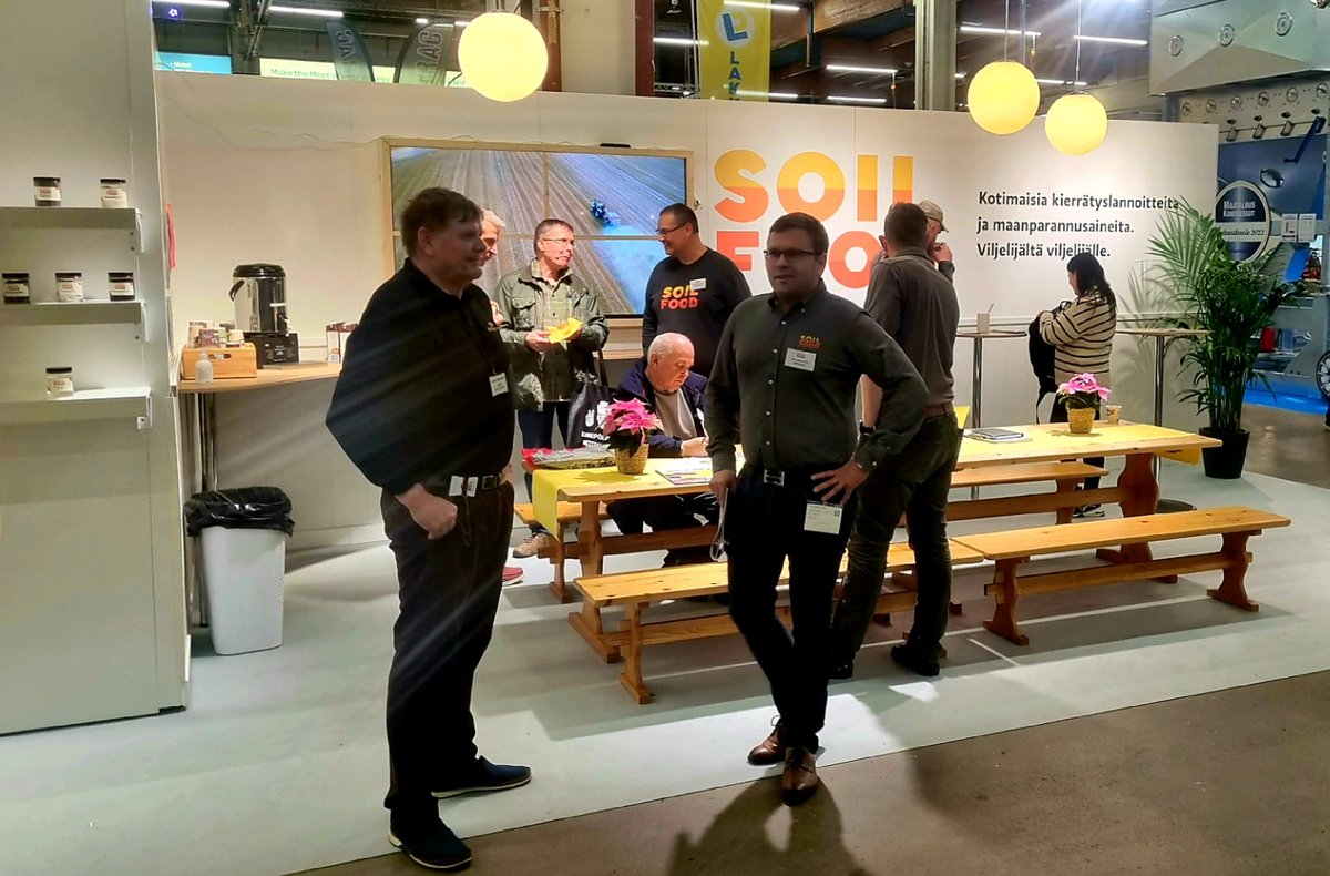Huomennakin kahvia, pullaa, lämminhenkistä läppää ja nohevaa maan viljelyasiantuntemusta Soilfoodin osastolla #konemessut <a href="/SoilfoodOy/">Soilfood</a>