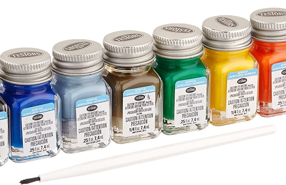 SamuelC63424028's tweet photo. @AskTSA These type of paints (water based acrylics on 0.25 oz glass jars) are allowed in my Carry-on bag on an international flight? https://t.co/c0hge5H934
