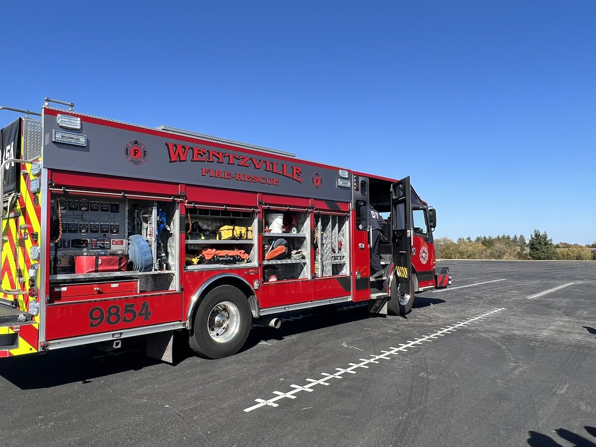 WSDinfo's tweet photo. Last week, @WentzvilleFire wrapped up Fire Prevention programming in our schools with a superintendent ride-a-long π to visit Duelloβs kindergarten recess!
#first100daychecklist @DrTormalaWSD https://t.co/i1e9wIkwZn
