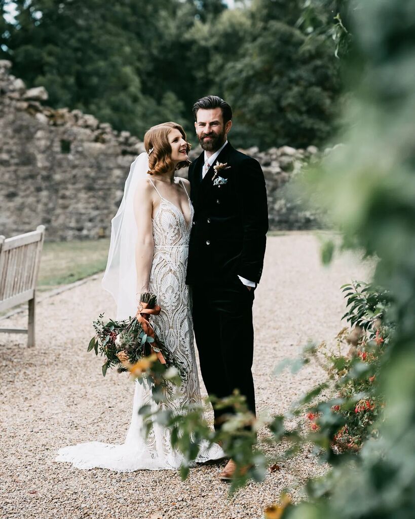 tcullenphoto's tweet photo. There are so many epic couple shots from N&M's stunning wedding at Westenhanger Castle 📷
I love this shot and the way our beautiful bride looks at her new husband 💕
#westenhangercastle #kentbride #kentweddingvenue #bridestyle #vintagewedding
Venue @westenhangercastle @the… https://t.co/isl3cwQh84