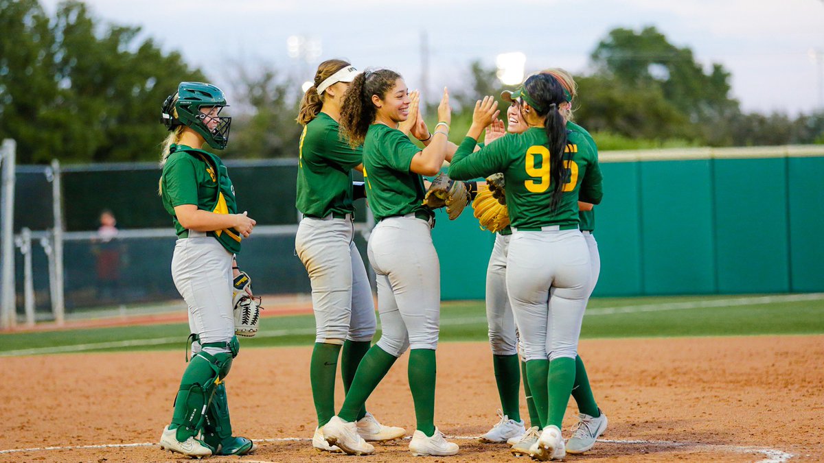 Besties 🫶 #SicEm 🐻🥎