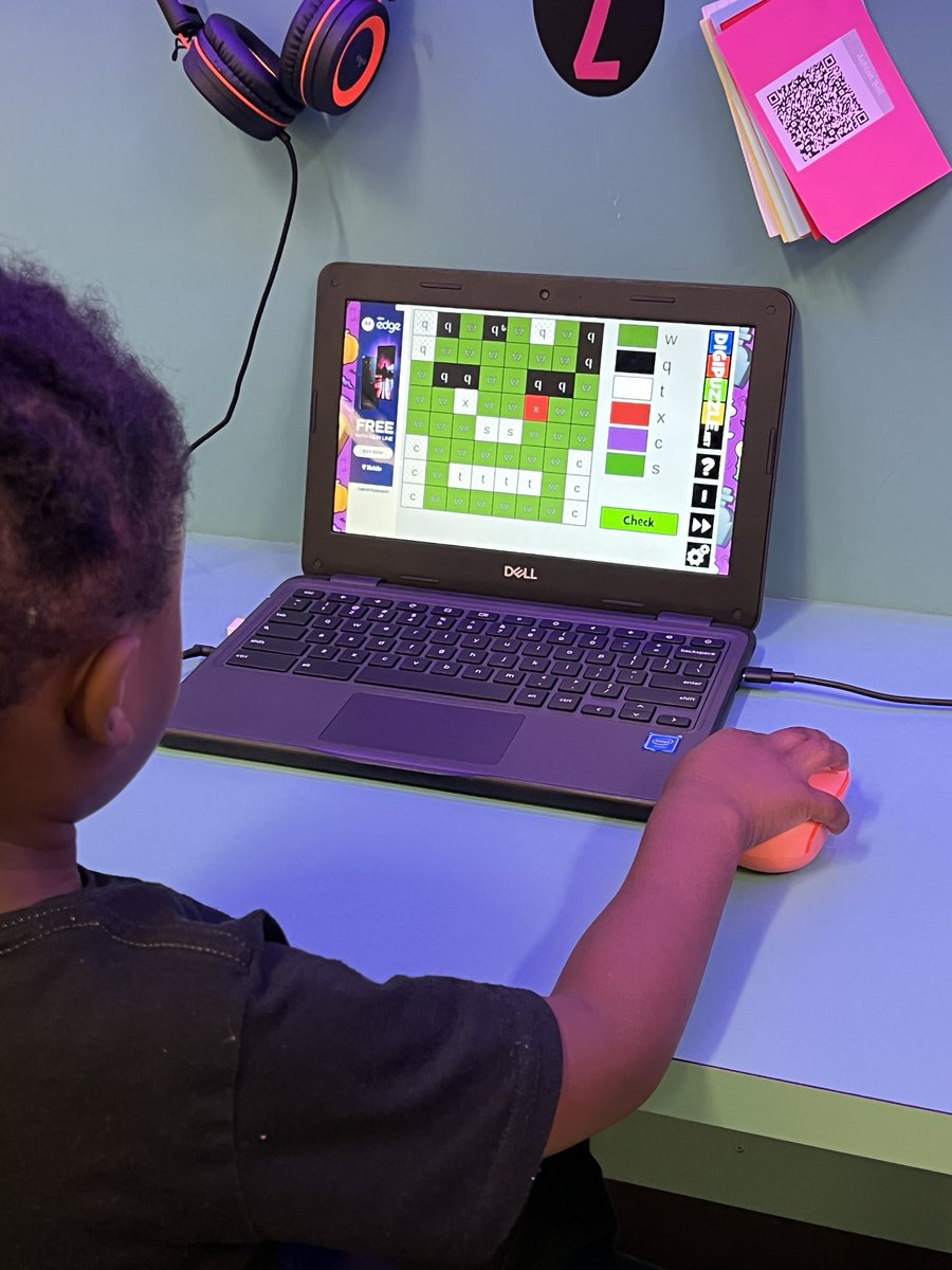 CLand_SWE's tweet photo. Kinder friends are rocking their mouse skills! Digital coloring so we can practice using a mouse and our ABC’s.  🎃 🧙‍♀️ 🧟‍♂️ 
@HumbleISD_SWE 
#Kindergarten
#mouseskills https://t.co/w2DkbBXHeu