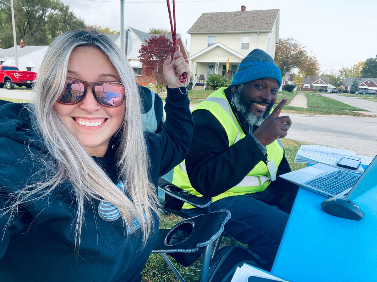 Out here selling some AT&amp;T Fiber with <a href="/acoolprude/">Aaron Prude</a> ! #Fiber #LifeAtATT #FiberOHPAtic