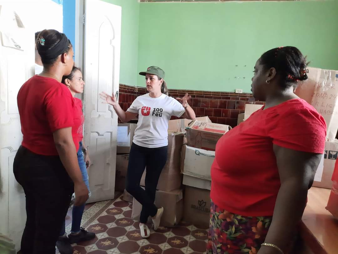 Cuando los vientos del #huracanIan golpeaban el occidente del país, hicimos un llamado desde <a href="/UJCdeCuba/">UJC de Cuba</a> a realizar donaciones para ayudar a nuestra gente. Que inmenso placer el de hoy cuando entregamos a la UJC en Pinar de lo recogido. Gracias a todos por la solidaridad. #Cuba