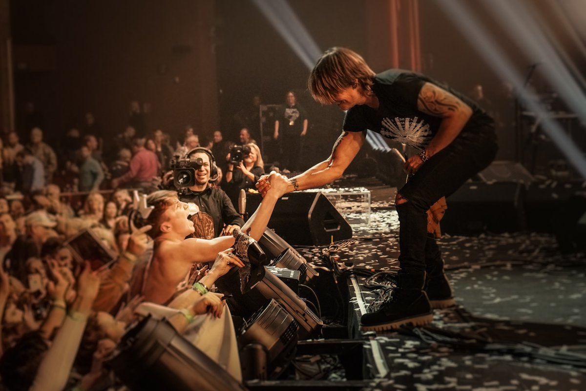MoheganArenaPA's tweet photo. One week away @KeithUrban fans!
Keith Urban's The Speed of Now World Tour featuring Tyler Hubbard & special guest Ingrid Andress rolls into #WilkesBarre on October 20th.
Give us a ❤ if we'll see you there!
#KeithUrban #TylerHubbard #IngridAndress #WBHere #CountryMusic #MSAPA https://t.co/qubAbIcwje