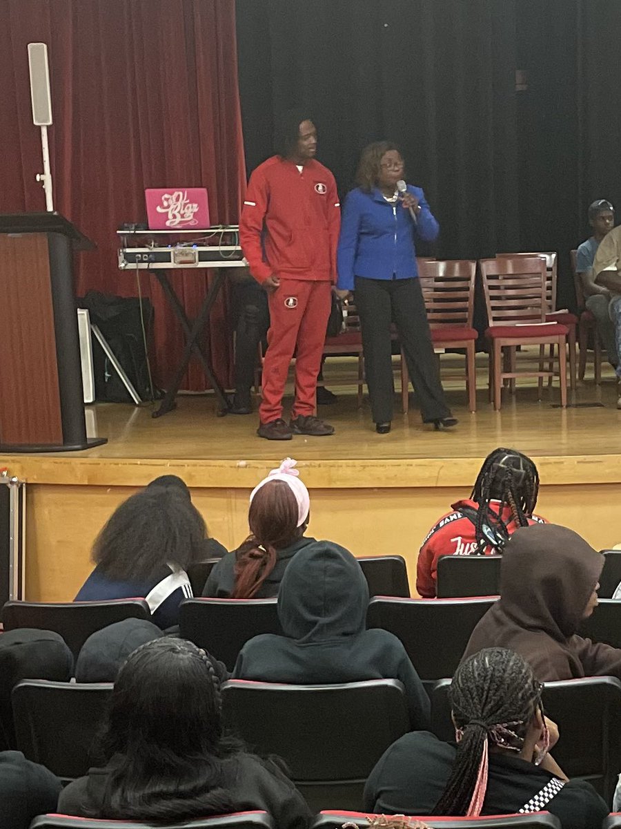Miami Edison hosted its 1st annual Career Symposium. Thank you Miami Edison Alumni Association and Mr. Dominique for organizing this meaningful and impactful event.
<a href="/MDCPSCentral/">Central Region</a> 
<a href="/VernattaLee/">Vernatta Lee-Morrison</a>  
<a href="/StdtSvcsMDCPS/">Student Services</a> 
<a href="/sandrahawk6858/">Sandra Hawkins</a> 
<a href="/miamiedisonsr/">Miami Edison Senior</a> 
<a href="/rayraythaboy/">⁵𝓃𝒶𝓉𝒽𝒶𝓃𝒾𝑒𝓁 𝒿𝑜𝓈𝑒𝓅𝒽 𝒥𝓇™</a> 
#circleofbrothers