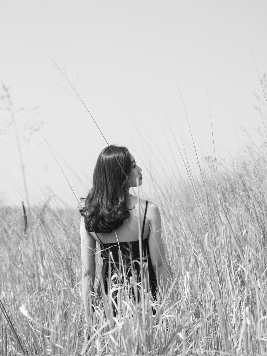 nii_baa_girl's tweet photo. Looking for Something.
#Nii_foto
#photo
#Photos
#photography
#Photo_folio
#portrait
#portraits
#portraitphotography
#bwphotography
#back_view
#dress https://t.co/46hUubftzB