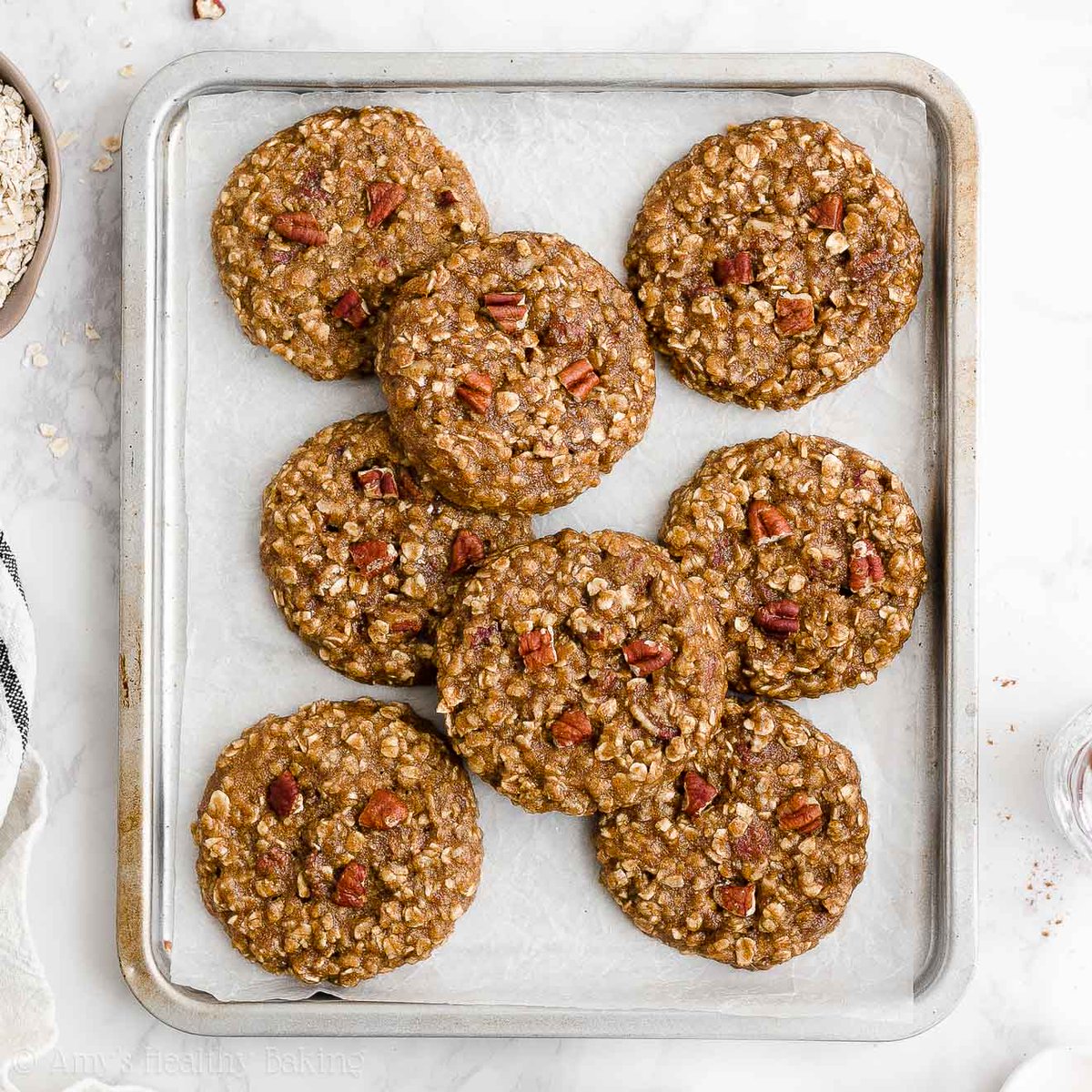 {NEW} #Healthy Maple Pecan Oatmeal Cookies! 🍪 Sweet, chewy, easy to make… With an incredible cozy maple flavor! 🍁 I loved how <a href="/bobsredmill/">Bob's Red Mill</a>’s oats made them perfectly soft too! The BEST cookie texture! ❤️👌🏻 #ad #bobsredmill #recipe: amyshealthybaking.com/blog/2022/10/1…