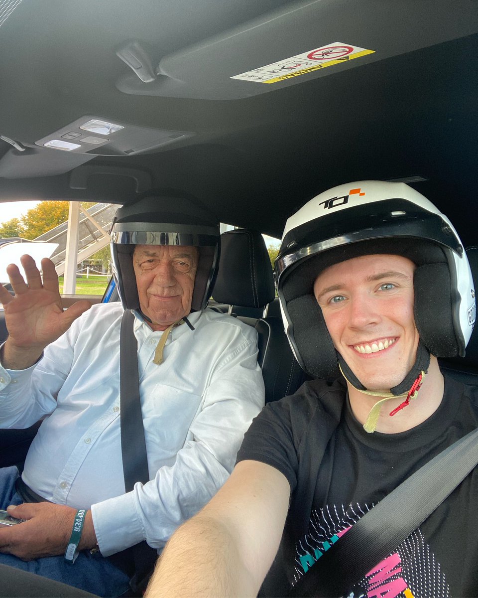 A day well spend with my driver coach Rob Wilson. We are working on refining my driving style to a calm and smooth approach on my driving inputs! I also finally got my first taste of Goodwood Motor Circuit!🏁