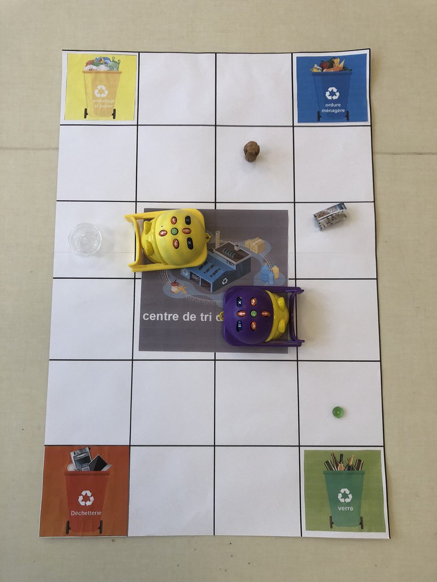 JoliotCurie5's tweet photo. Jour j #Robotiktour 
Une journée enrichissante auprès d’ élèves motivés . #ERUN
Présentation des bee bot sur le tri des déchets et de scratch ! #cycle2 https://t.co/iW01lpTBzc