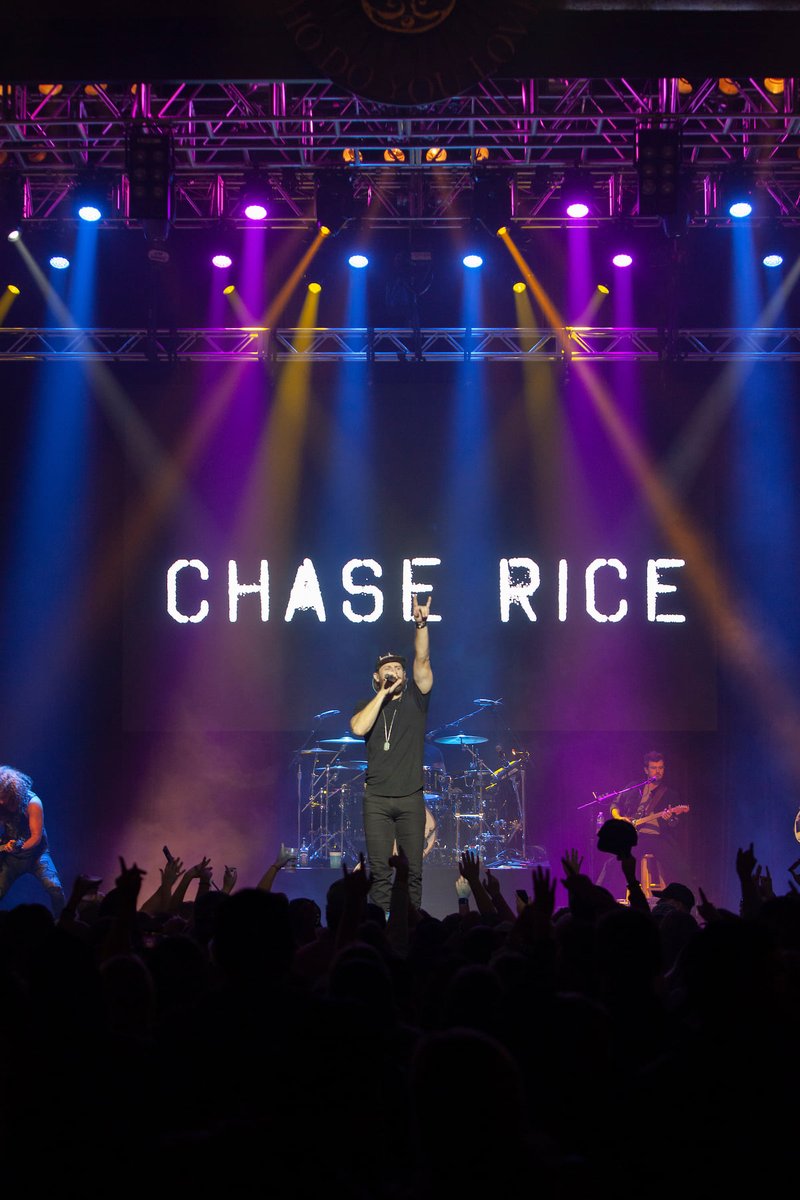 CoreyFoundation's tweet photo. Last year we raised 1.6 million dollars to support Corey's Kids at our 7th annual CoreyFest with headliner @chasericemusic. Who's coming out again this year? πββοΈπββοΈ https://t.co/8XSHUeEJbE #CoreyFest #TBT #ChaseRice #CCG https://t.co/ajzXWmq5kT