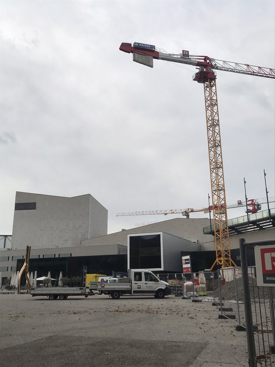 Festpielhaus Bregenz ‚under construction‘ Ich war 2014 hier beim Bildungskongress des Netzwerks #archivderzukunft
<a href="/ReinhardKahl/">Reinhard Kahl</a>. 2011 hatte ich eben dort mein erstes #barcamp erlebt. Ein wunderbarer Ort um gemeinsam zu denken. Es ist viel passiert seitdem @lundernst