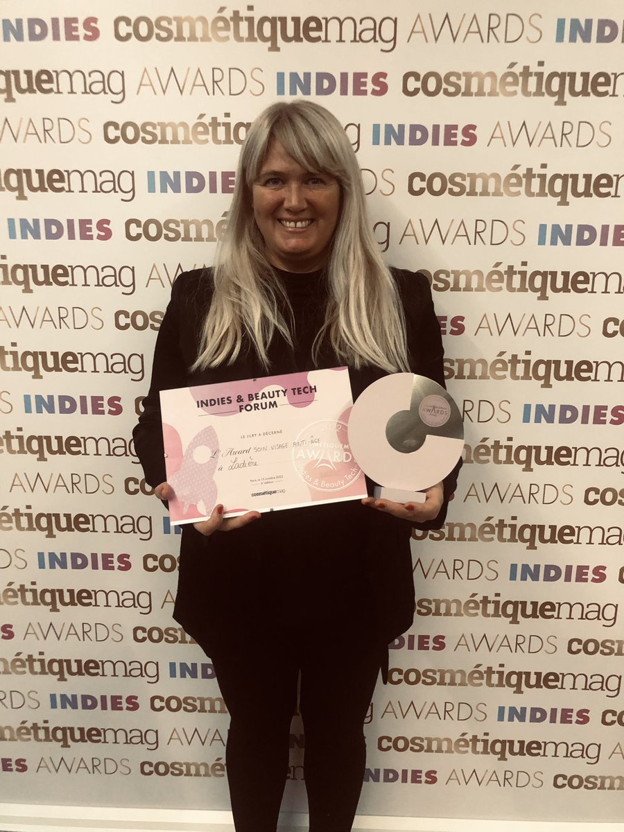BacleHelene's tweet photo. merci @cosmeticsmag pour cet Award Soins Visage Anti Age décerné à  #Ladiere #Nadocomplex #NMN #cosmectics #antiaging Merci à toutes les équipes Ladiere &amp; @seneque_life pour votre travail ! 🚀 https://t.co/mgilFekb8M