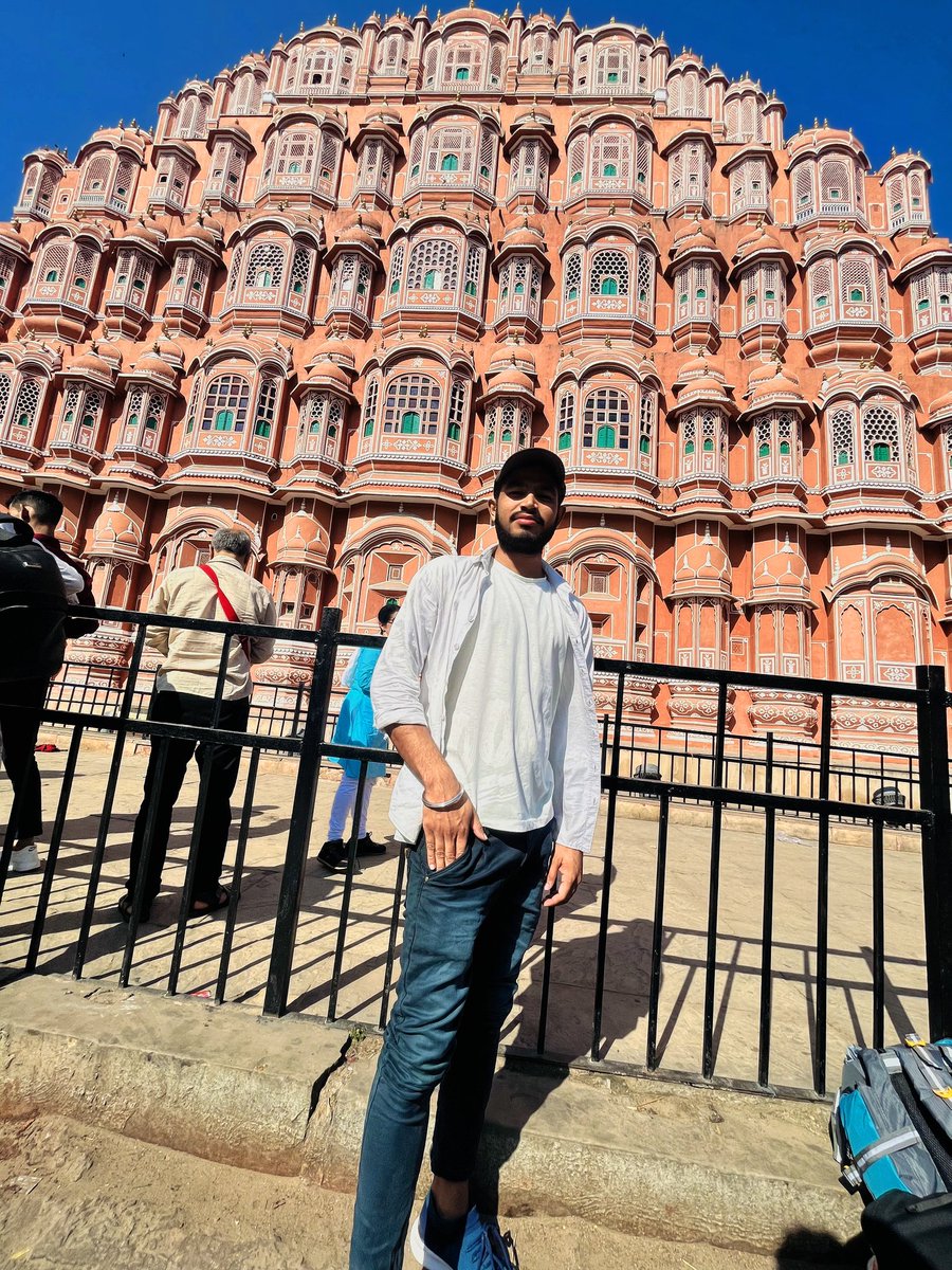 Dilkhush_Jat23's tweet photo. खामियां तमाम थी किरदार में मेरे
हर वक्त ज़मीर फिर भी जिंदा रहा। https://t.co/VZg9LAOmVQ