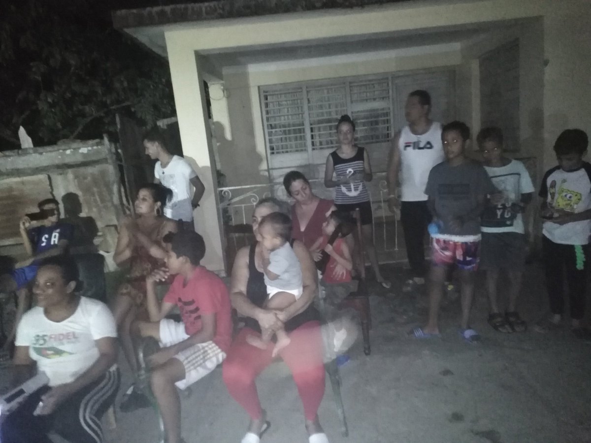 Descarga musical del joven artista niquereño Elías Villanueva Debs y otros artistas del patio como parte de las actividades por Jornada Cultura Cubana desde #Niquero #ProvinciaGranma