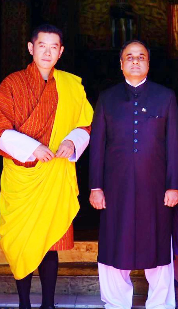 TheFortress_ISB's tweet photo. #Buttan - Ambassador of Pakistan to Bhutan Mr.Imran Ahmed Siddiqui (Resident in Dhaka) meets with Prime Minister of Butan Dr. Lotay Tshering.
@AmbImranS | @PakinBangladesh | @PMBhutan | 🇵🇰🇧🇹 https://t.co/b1MFMFKg26