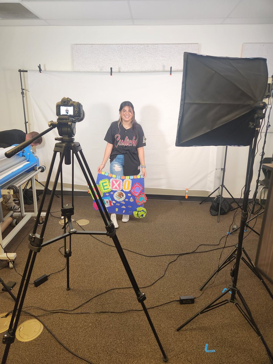 Getting ready to celebrate Emergent Bilingual week here <a href="/SeguinHSTx/">Seguin High School</a> <a href="/DualSeguin/">Seguin ISD Multilingual</a>. Look for them on Matcast on Monday. #SomosSeguin 🖤💛🖤💛