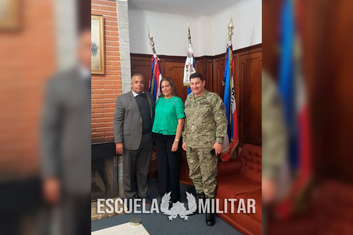 EscMilitarUY's tweet photo. En el día de hoy, tuvimos el agrado de recibir la visita del Sr. Comisionado (R) Rafael Álvarez, (República de Panamá), quién egresara de este Instituto como Alférez del Arma de Infantería en el año 1991, acompañado de su Sra. Esposa.

#EscuelaMilitarUruguay #Uruguay https://t.co/9JrsnmVJOd