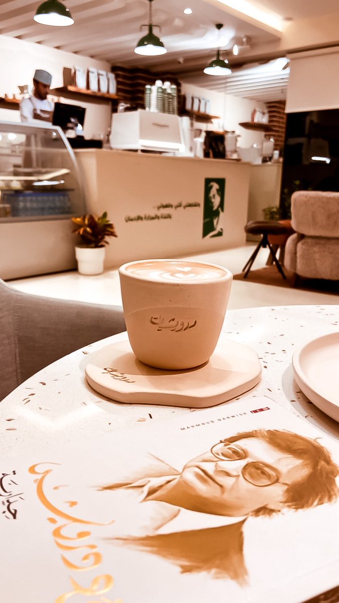 Miy3da's tweet photo. أمَا رأَيْتُــم شَاردًا عَيْنــاهُ نَجْمتان ؟؟

#درويشيات https://t.co/REdHqDsynT