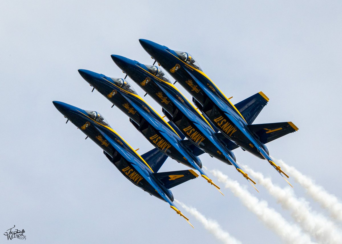 jjwphotography_'s tweet photo. Blue Angels formation flying!
.
#blueangels #navyblueangels #blueangelsfans #formationflying #airshow #airshowphotography #f18 #f18hornet #aviation #airplane #jet #fighterjet #shotoncanon #canon #eosr #photography #aviationphotography #pictureoftheday #boeing #sigma #mylensrental https://t.co/k3ZNdWaQ7M
