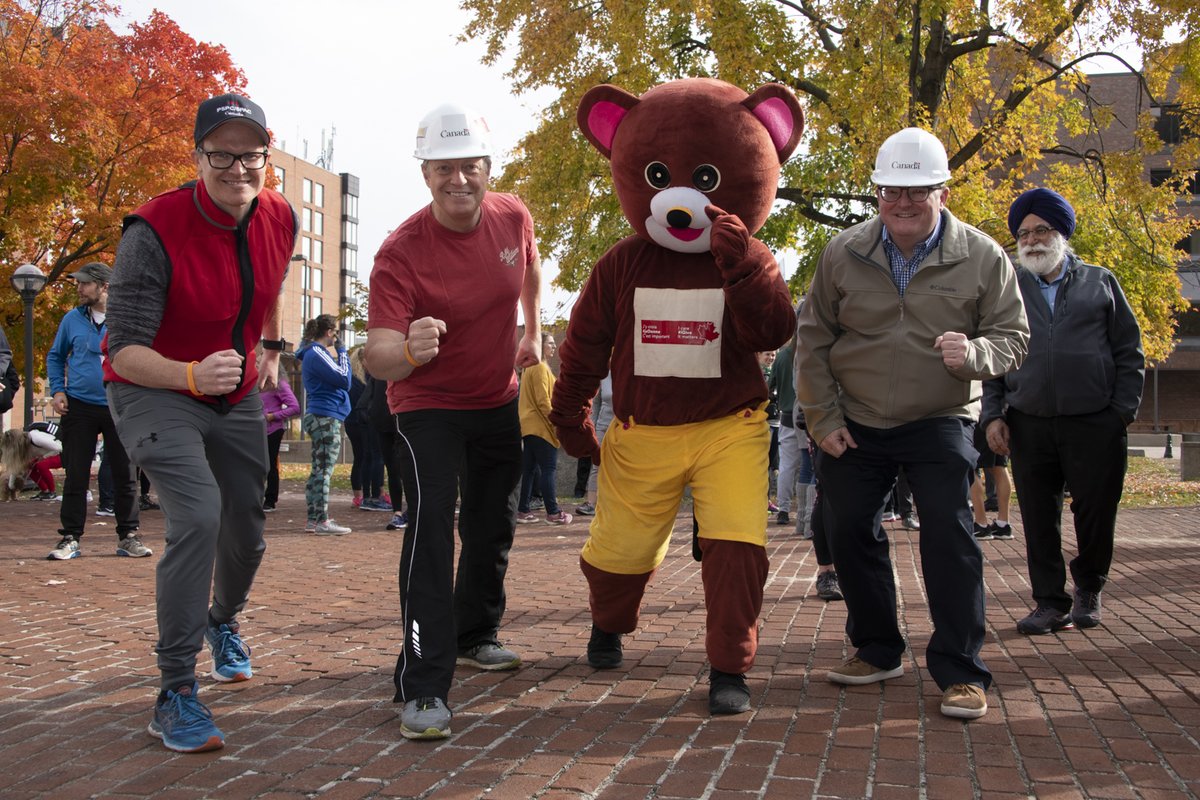 DM_PSPC's tweet photo. A big thank you to all @PSPC_SPAC employees who participated in the #PSPCWalkRunRoll fundraising challenge yesterday. It was uplifting to see so many people surrounded by their colleagues and being active for a good cause #GCWCC https://t.co/vc48NrqW0J
