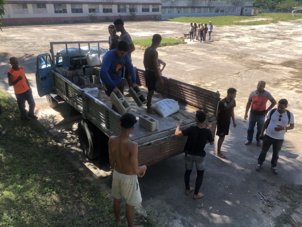 ipjgregorio's tweet photo. #PROFET|| Continúan llegando los materiales para la conformación del polígono de #Construcción 🦺. Área de trabajo de dicha especialidad en nuestra institución docente. https://t.co/Jdr8bIfKVV