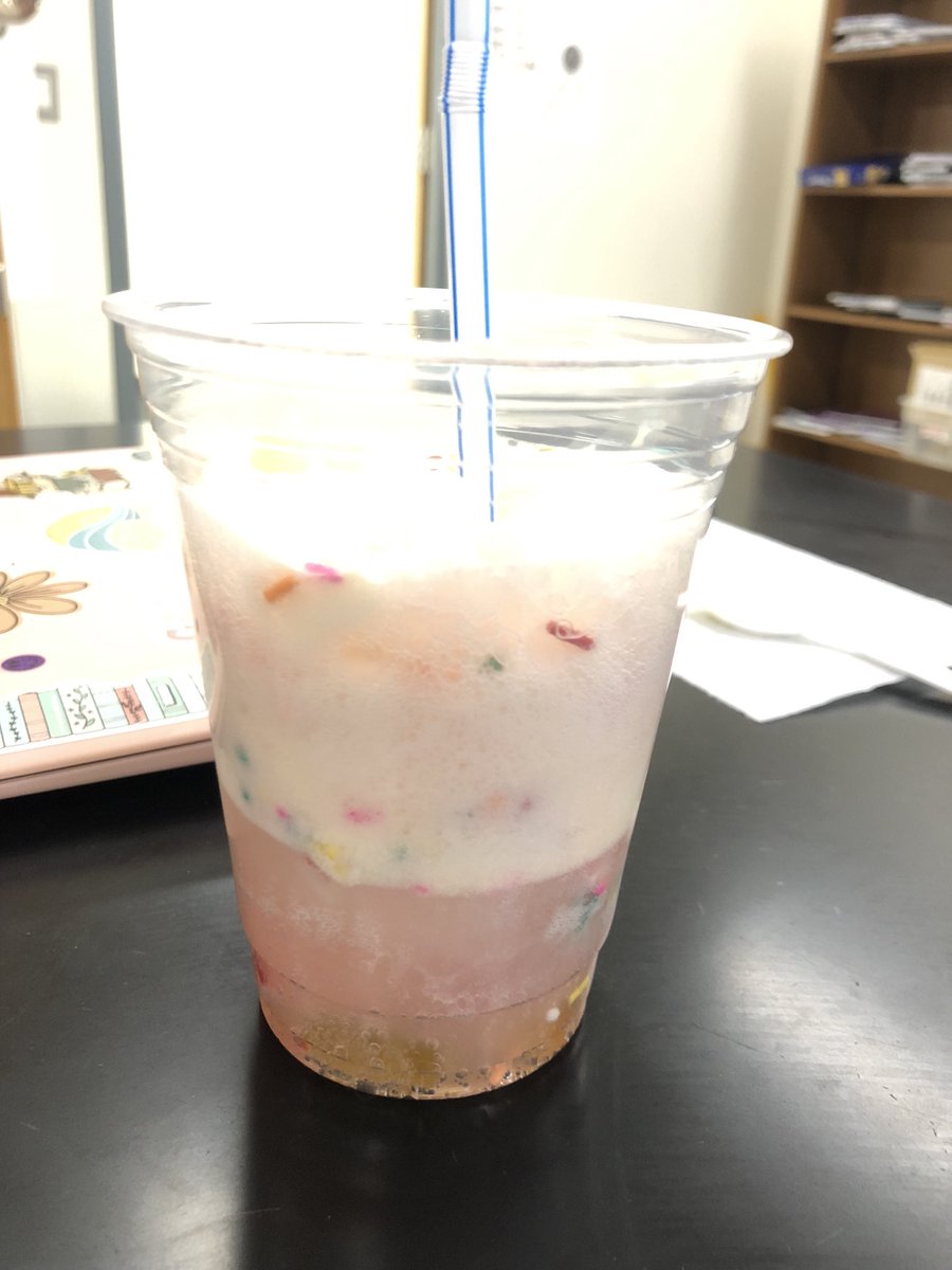 McCollomScience's tweet photo. Edible aquifers! #learningisyum in @MortonMNHSdawgs Aquatic Science class. @McKinneyNorthHS #ThisIsNorth @KendraHenke #McKinneyScience https://t.co/x1Z8a9qDaV