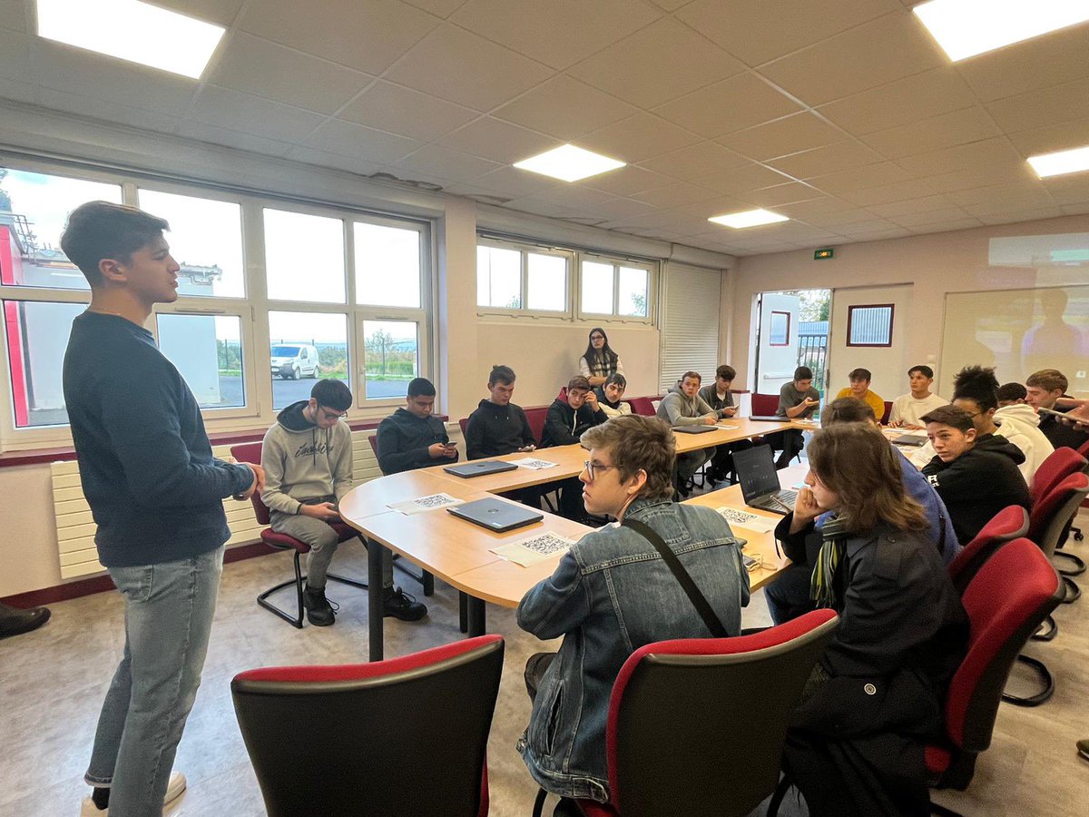 adelinelong50's tweet photo. @FDS_Normandie , mercredi 12 octobre au @MermozLycee de @ac_normandie 
👏Bravo pour la prestation des élèves de @1AgoraMermoz qui ont présenté leur application smartphone de calculs mental #MentalixPro 📲à plus de 150 scolaires 👏 merci aussi à @DraneNormandie d’être venu 👍 https://t.co/qg2UiJw1aK