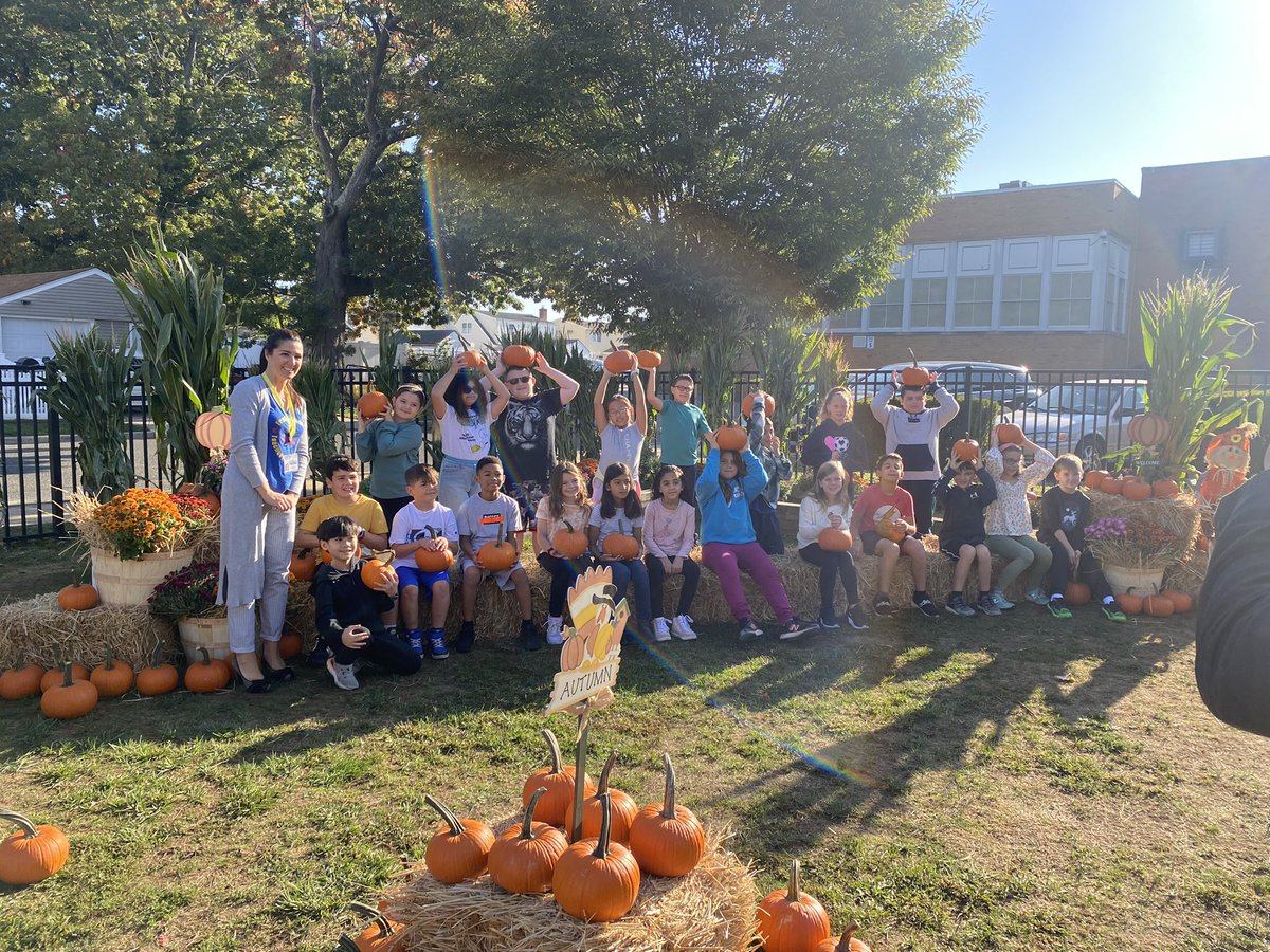 4th graders had the best time at the pumpkin patch!! Thank you <a href="/PtaPolk/">Polk St PTA Franklin Square</a> <a href="/PtaPolk/">Polk St PTA Franklin Square</a> 🎃