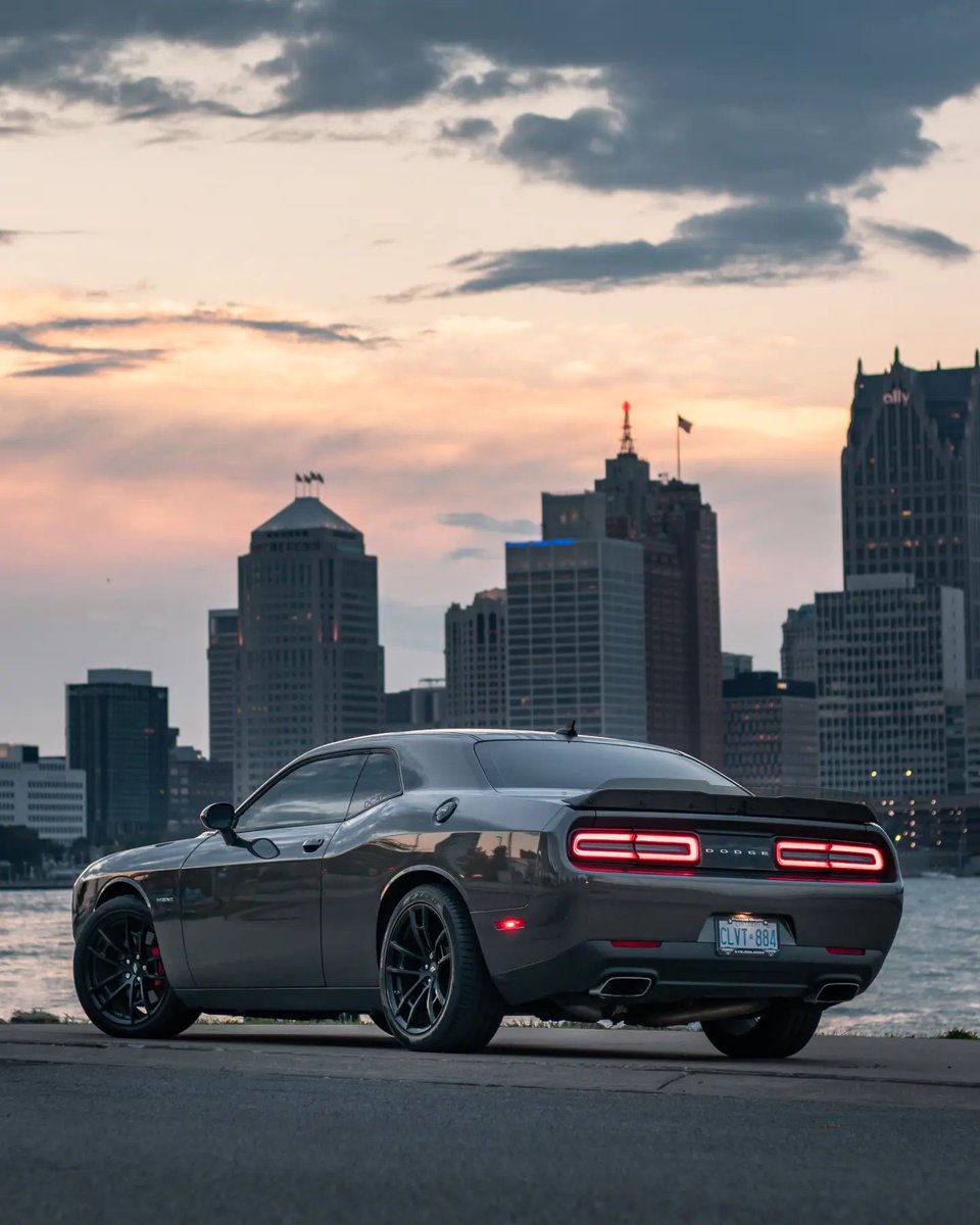 dodge_canada's tweet photo. Ready for the challenges of the night.

📸: nikspics___ https://t.co/VKo4IJvhDB