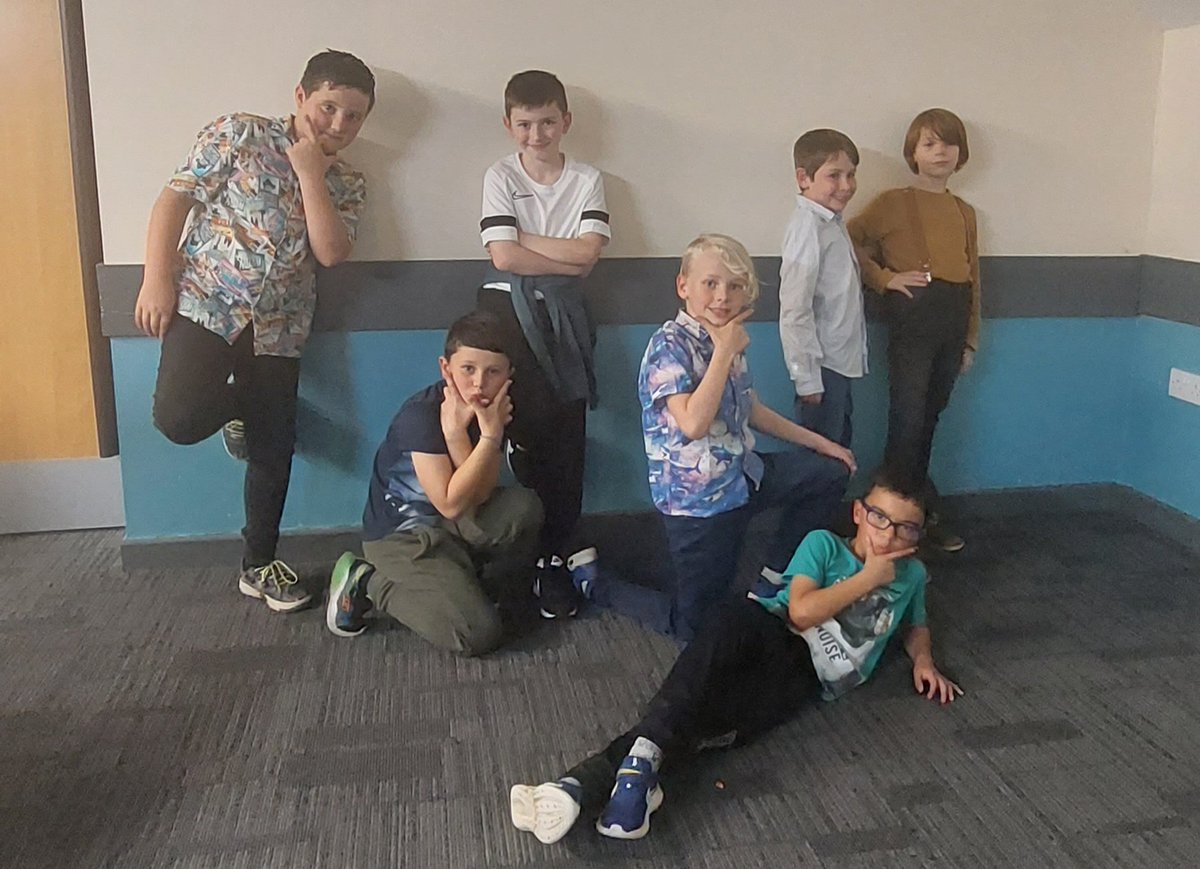 Mr Llwyd tweet media