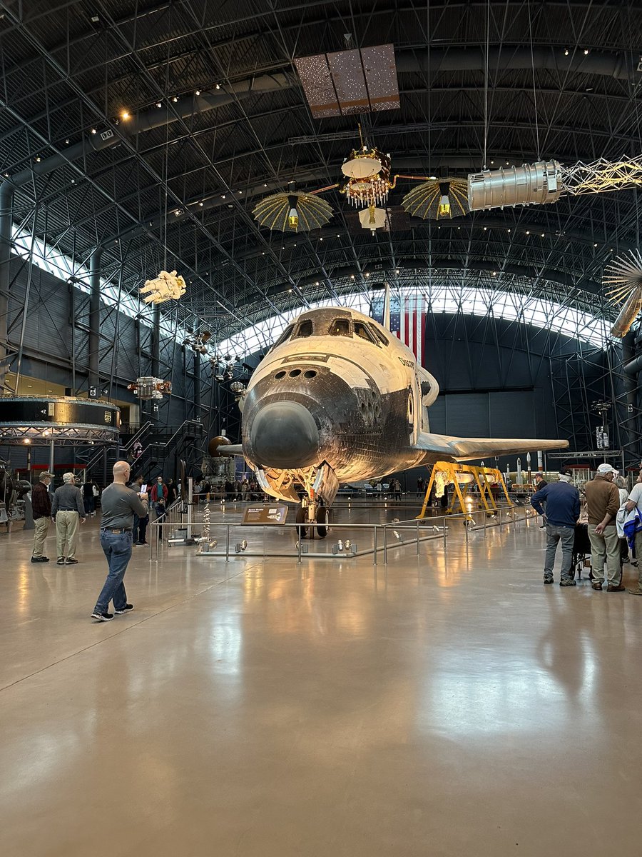 BankerBunch232's tweet photo. 22DC Day 4: stopped at the Udvar-Hazy Aerospace Museum on our way out. Saw the Discovery space shuttle which my cousin’s dad was an EVA Rep for on the ‘89 mission. Very special day indeed. #sonnycarter #astronaut #dmsdc22 #discoverymission https://t.co/hFzsrVY3LE