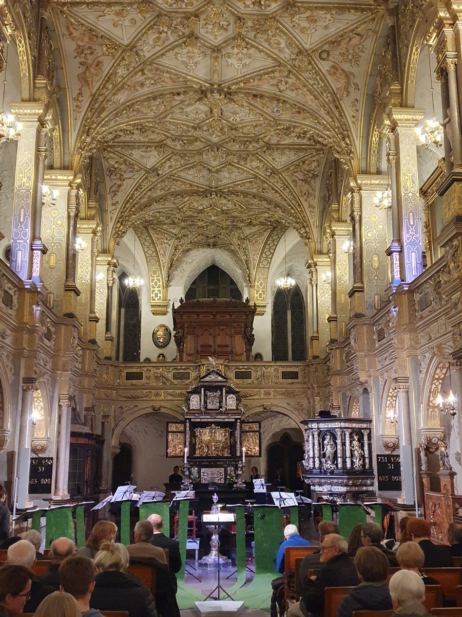 Tonight: Musica Ficta and Camerata Øresund perform a reconstructed baroque cantata, The Castle Feud, by Reinhard Keiser - in these spectacular surroundings at Frederiksborg Castle Chapel 
ficta.dk/kalender/slots…