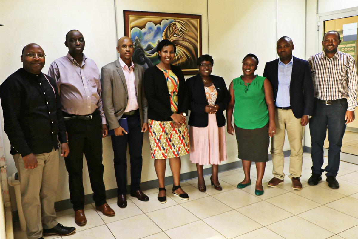 REMA_Rwanda's tweet photo. Guverineri wa @RwandaNorth na komite nyobozi ya @GakenkeDistrict uyu munsi baganiriye n'umuyobozi mukuru wa @REMA_Rwanda @Juliet_Kabera ku myiteguro yo gutangiza ku mugaragaro umushinga wa #LDCF3 wo kubakira abaturage ubudahangarwa ku mihindagurikire y'ibihe.
#ClimateAction https://t.co/1tx84OymFT