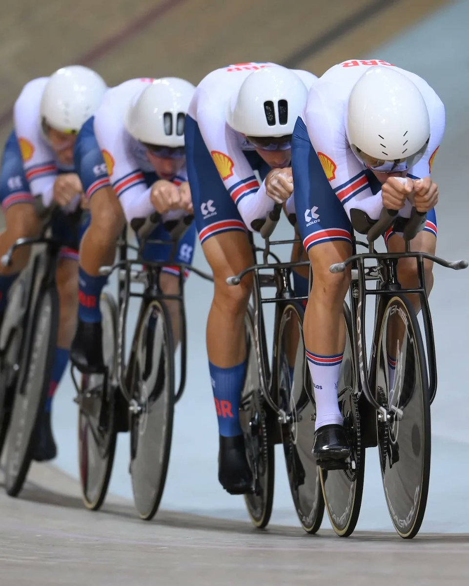 SEGcycling's tweet photo. 🥇 WORLD CHAMPION 🌈

@EthanVernon22 and the GB Team are the mew Team Pursuit World Champions after a steller ride for gold! https://t.co/OfkJTqv1V3