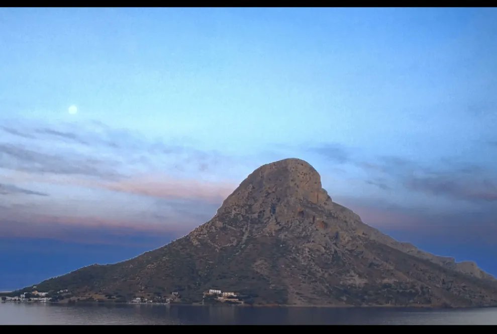 LizleyFowler's tweet photo. Actually going to that place made me seasick but it looks nice. We waited for our boatman but there are plenty of boats taking a few euros from any desperate climbers looking for a ride back. #telendos #sealife #boatlife #islandhoppping #toomanyfilterscosthemoondidntshowotherwise https://t.co/EP23Wj1EL9
