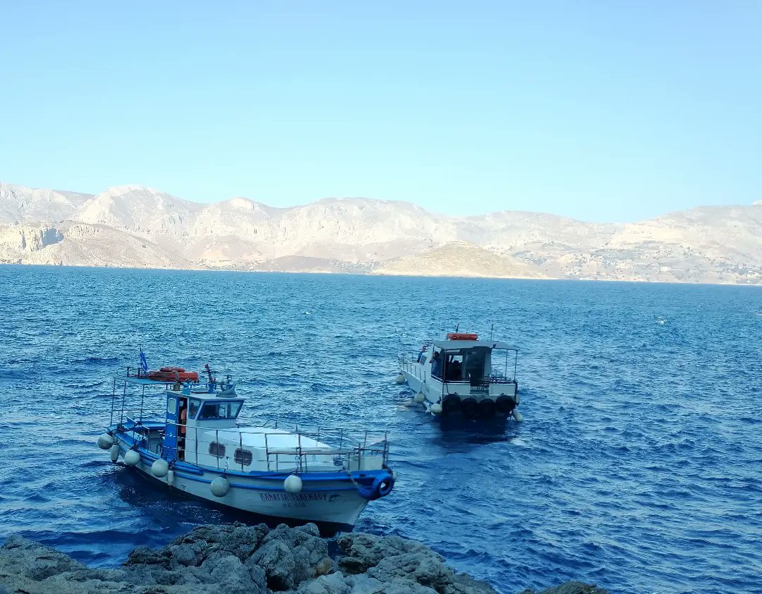 LizleyFowler's tweet photo. Actually going to that place made me seasick but it looks nice. We waited for our boatman but there are plenty of boats taking a few euros from any desperate climbers looking for a ride back. #telendos #sealife #boatlife #islandhoppping #toomanyfilterscosthemoondidntshowotherwise https://t.co/EP23Wj1EL9