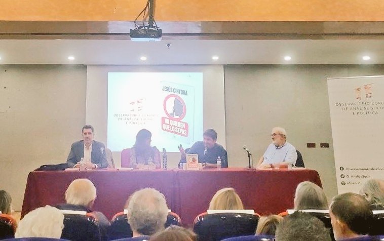 EUcoruna's tweet photo. #AgoraMesmo, escoitando a @JesusCintora na #Coruña.
Referente do periodismo e da honestidade. Qué necesarios profesionais comprometidos como él. https://t.co/hnaPB0K7Vf