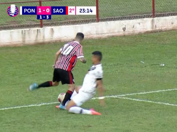diario_spfc's tweet photo. E esse pênalti não marcado??? https://t.co/62N80eAtI6