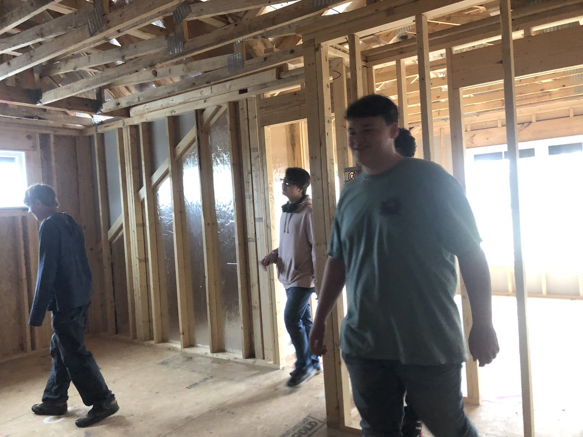 SraExumGHS's tweet photo. @GoochlandHigh Spanish for the Workplace students learned so much from Mr. Cutchins @BooneHomes, AND met a crew! #Authentic environment, #handson learning, and the #inspirational story of a professional who started out like them. Gracias, @DrJRaley @WatsonBwatson @BooneHomes https://t.co/BJclH1x3Ll