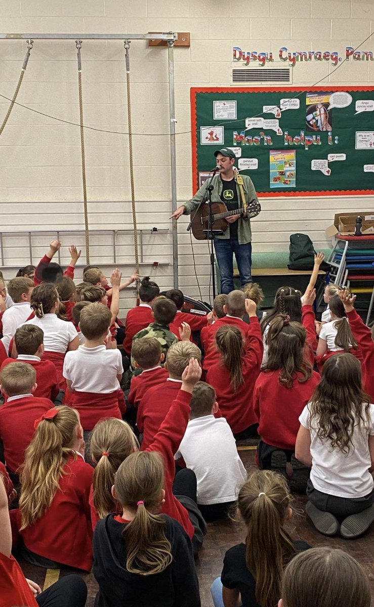 SouthdownCP's tweet photo. @WelshWhisperer Diolch am ddod i ganu efo ni! Amser gwych a llawn hwyl! #togetherinlearning #cymraeg #expressivearts https://t.co/IYNf1aLsiA