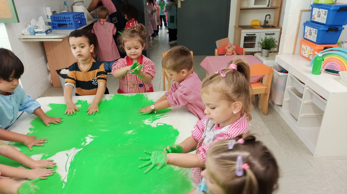 galis_esc's tweet photo. A P3 preparem entre tots la nostra estança pels minimons. Entre tots és millor!
#juntsesmillor
#juguemiaprenem
#supergalisdecicleinfantil
#minimons https://t.co/lBEQHcEYIK