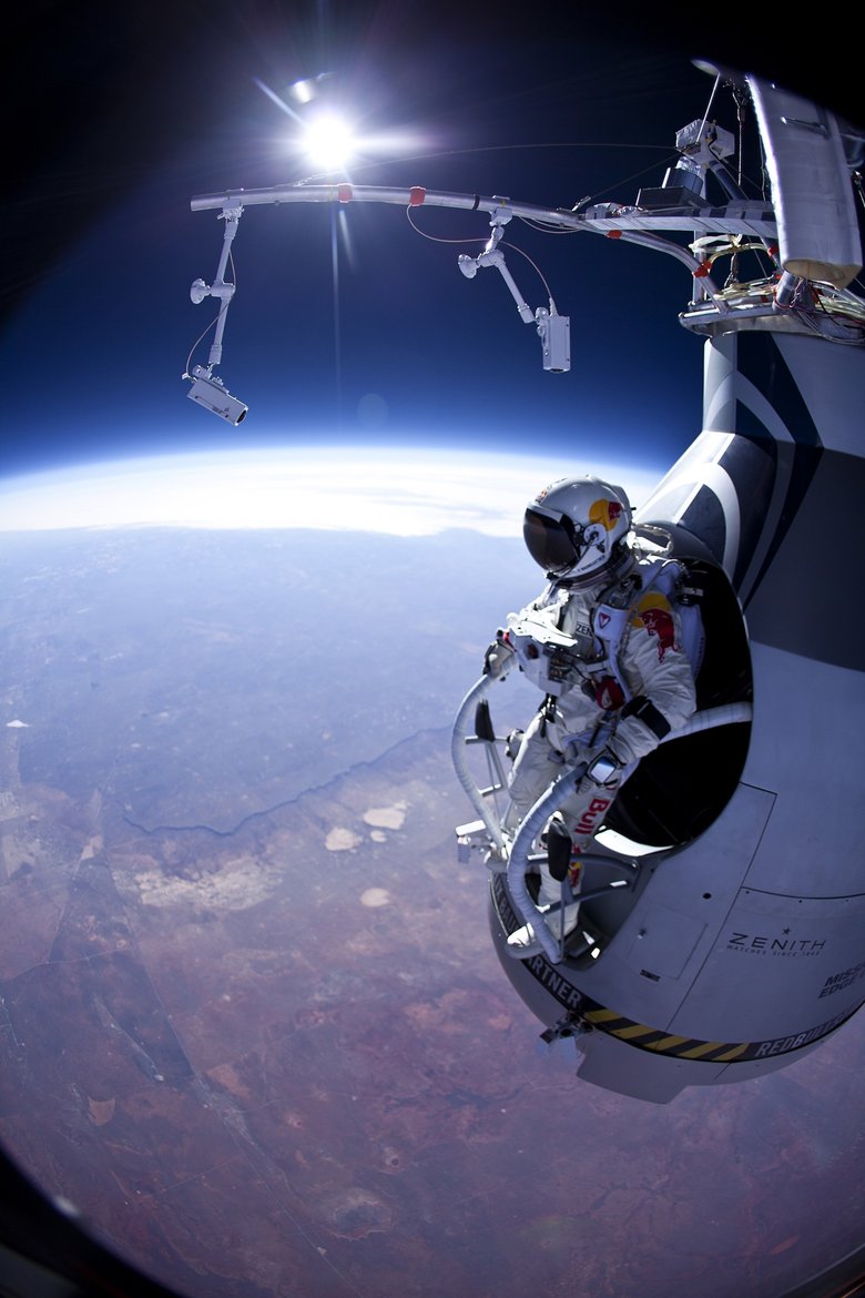 ron_eisele's tweet photo. 14 October 2012. At 18.08 GMT Felix Baumgartner jumped from the gondola of a helium-filled balloon at 127,852.4 feet over eastern New Mexico. Falling for 4 minutes, 19 seconds he reached 843.6 miles per hour, Mach 1.25. https://t.co/5Gj2Xt5NQB