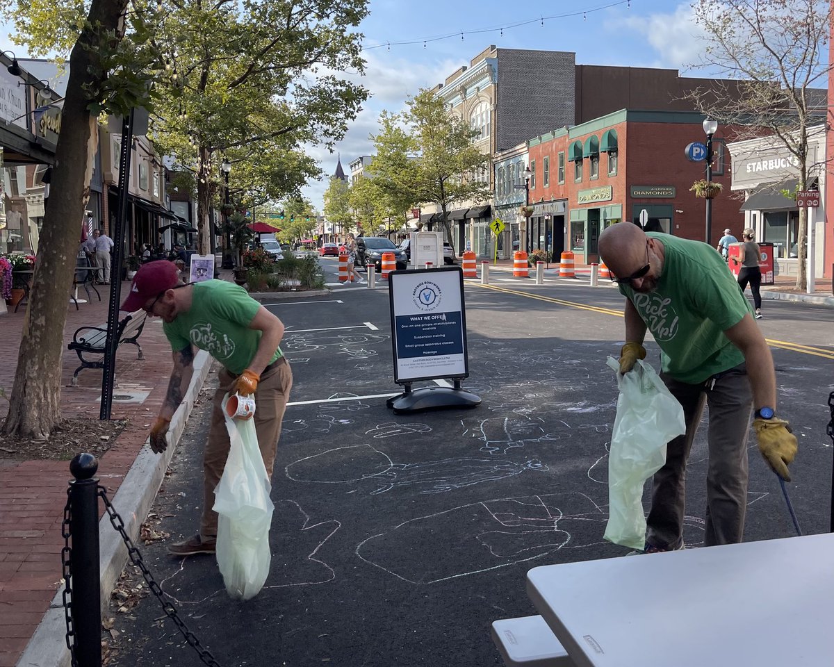 splendoragency_'s tweet photo. Red Bank is lookin' fine for the fall. #ThrowbackThursday to National CleanUp day where the Pick it Up crew came together to spruce up our beloved town.
#TeamSplendor #PickitUp https://t.co/jrcJtYcYLN