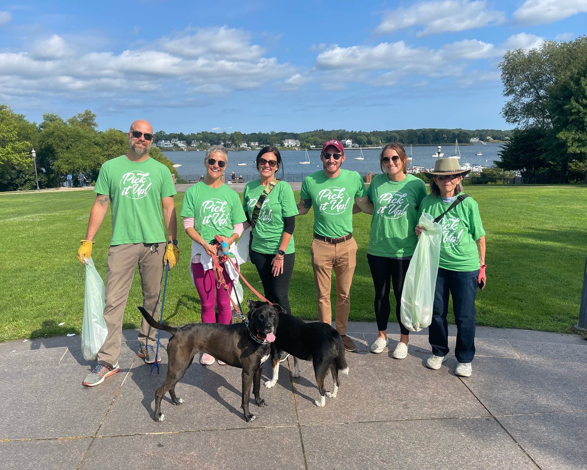 splendoragency_'s tweet photo. Red Bank is lookin' fine for the fall. #ThrowbackThursday to National CleanUp day where the Pick it Up crew came together to spruce up our beloved town.
#TeamSplendor #PickitUp https://t.co/jrcJtYcYLN