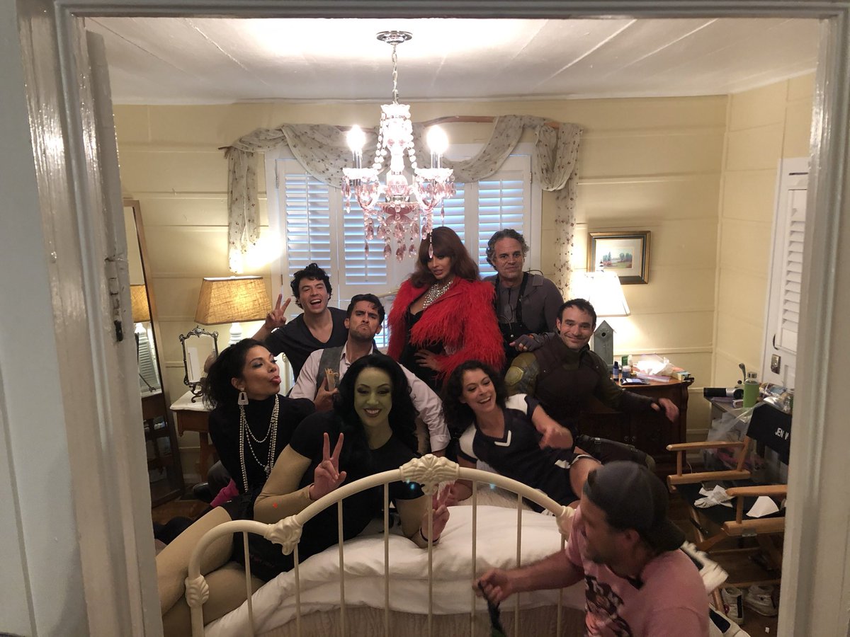 LAR, CASA, MORADIA! 🥺

O elenco de #SheHulk reunidos no bastidores.
