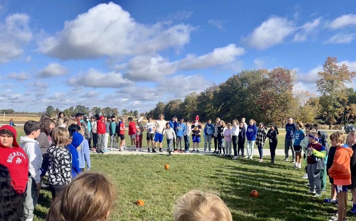 mrsphelpsteach's tweet image. So fun seeing all the school spirit today for the NEST pumpkin roll competition at @erms_DCSD! Individual SOAR class winners competed against others in their 🦅 NEST team to send one rep to the Pumpkin Roll Championship at the end of October!