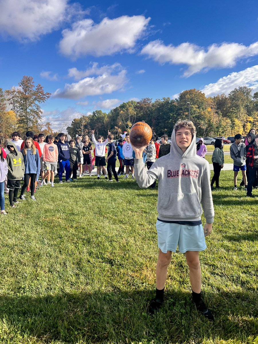 mrsphelpsteach's tweet image. So fun seeing all the school spirit today for the NEST pumpkin roll competition at @erms_DCSD! Individual SOAR class winners competed against others in their 🦅 NEST team to send one rep to the Pumpkin Roll Championship at the end of October!
