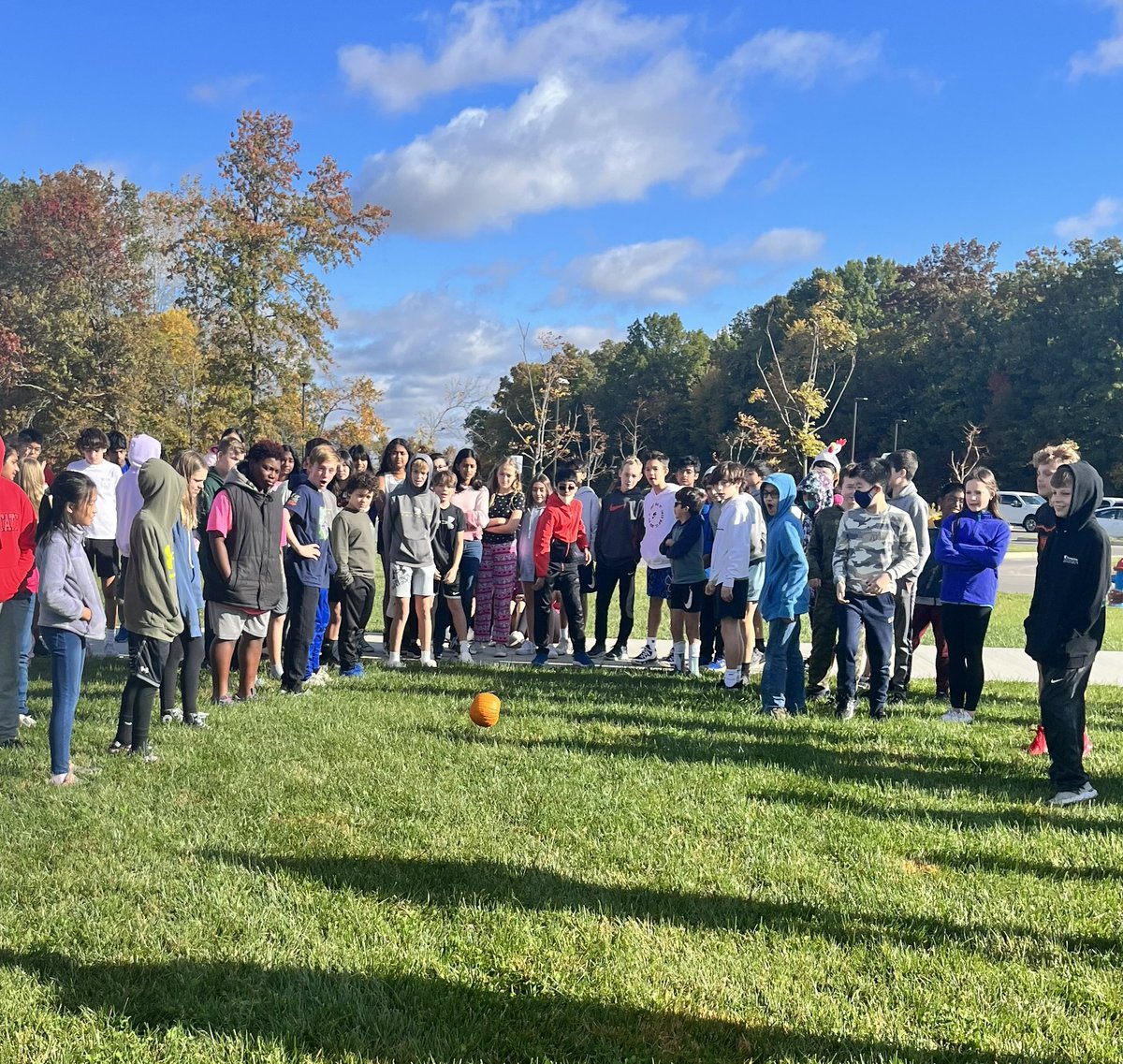 mrsphelpsteach's tweet image. So fun seeing all the school spirit today for the NEST pumpkin roll competition at @erms_DCSD! Individual SOAR class winners competed against others in their 🦅 NEST team to send one rep to the Pumpkin Roll Championship at the end of October!